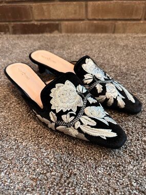 NWOB Area Stars Black Velvet Floral Embroidered Kitten Heel Mules Sz 39